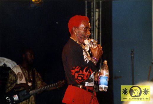 Lee Scratch Perry (Jam) with The Robotiks Band - Conne Island, Leipzig 31. Mai 2003 (9).jpg